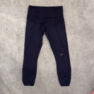 Black lululemon cropped leggings